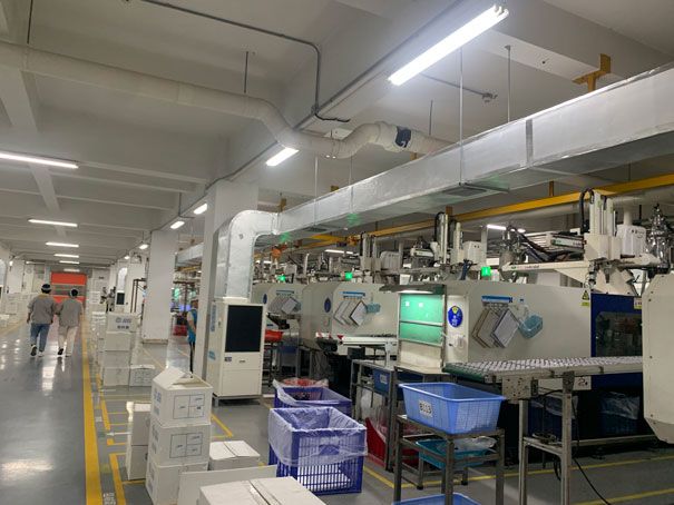 注塑厂降温安装星科工业省电空调-立式管道机.jpg